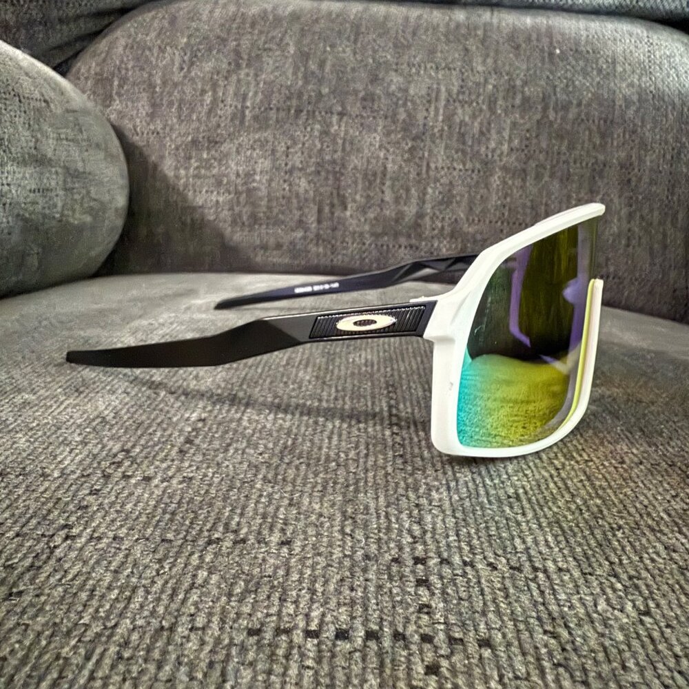 (OO9406) Oakley Sutro PRIZM Polarized White Frame Gold Lenses - Picture 10 of 12